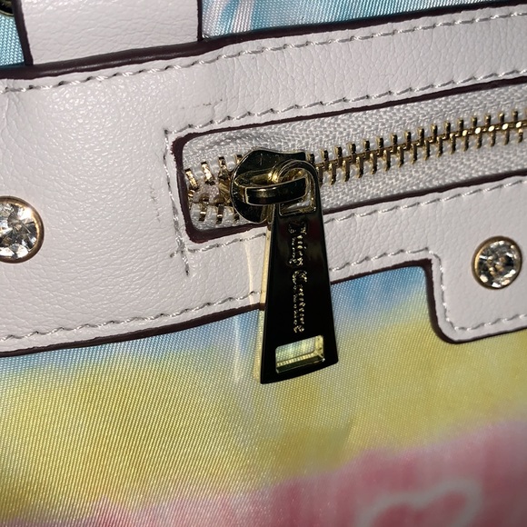 JUICY COUTURE TIE DYE LOGO The Light Weekender / Duffle - Picture 4 of 10